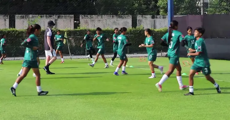 অনুশীলনে ব্যস্ত অনূর্ধ্ব-২০ নারী দল